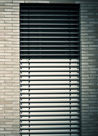 BLAU ŻALUZJE FASADOWE